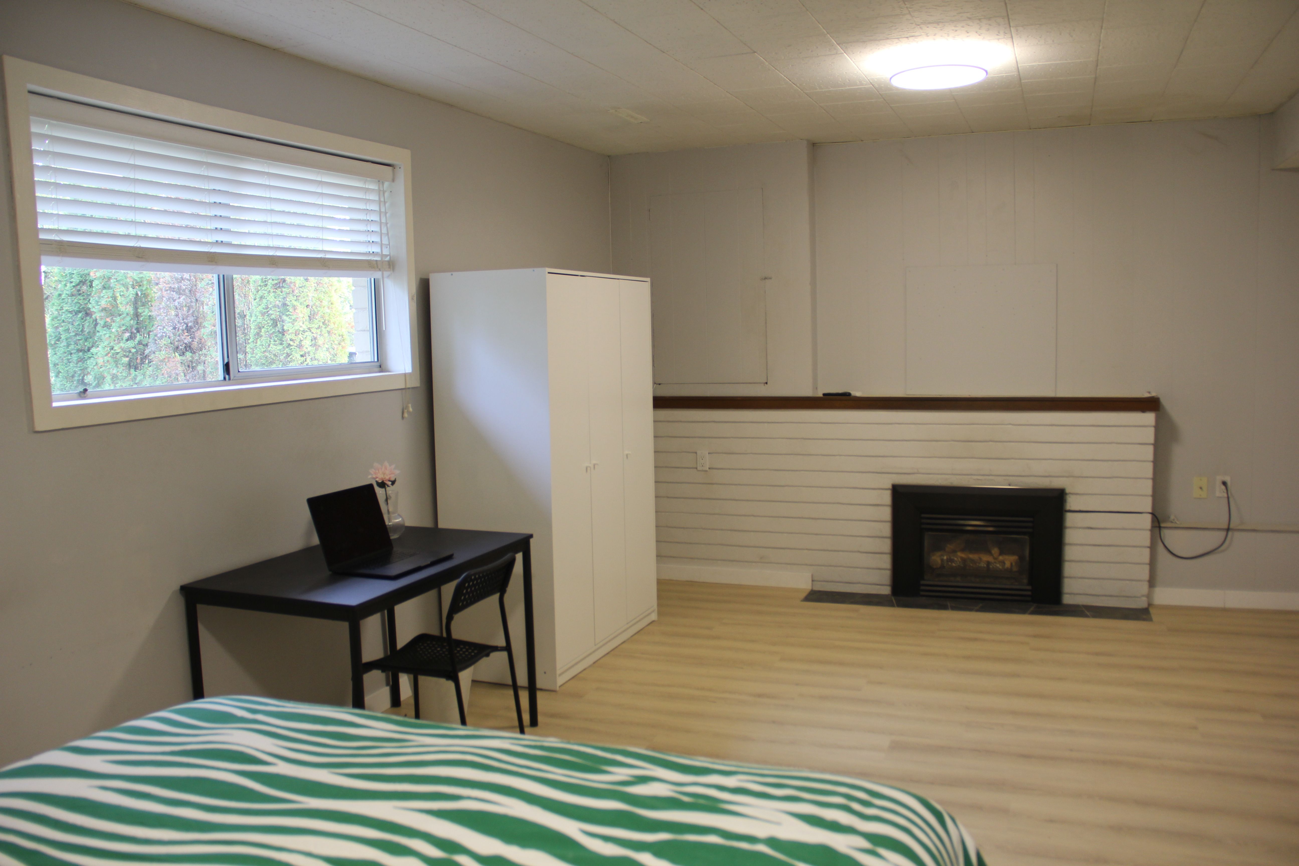 Large Private Room 9 for 2 People in Burquitlam near SFU